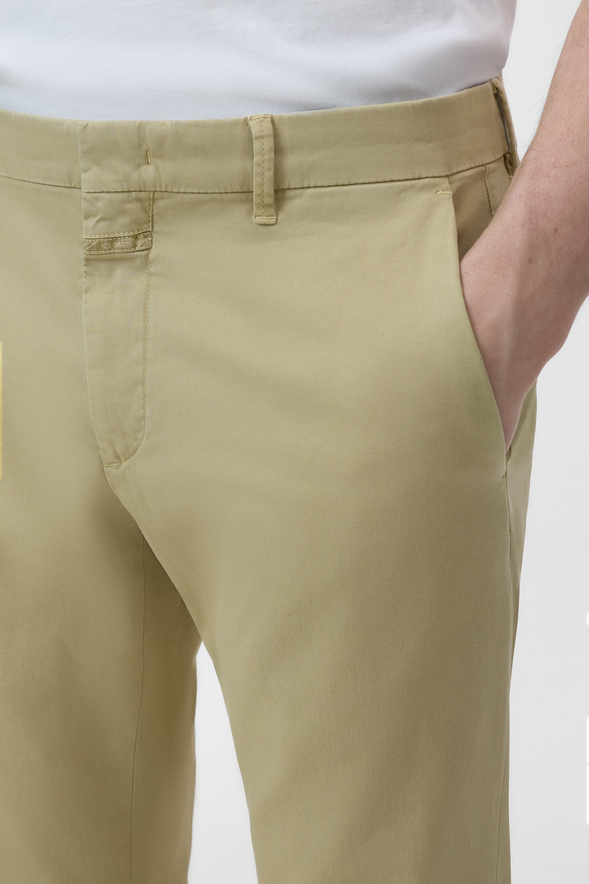 CLOSED Slim Pants - Clifton True Real khaki - Vista 3