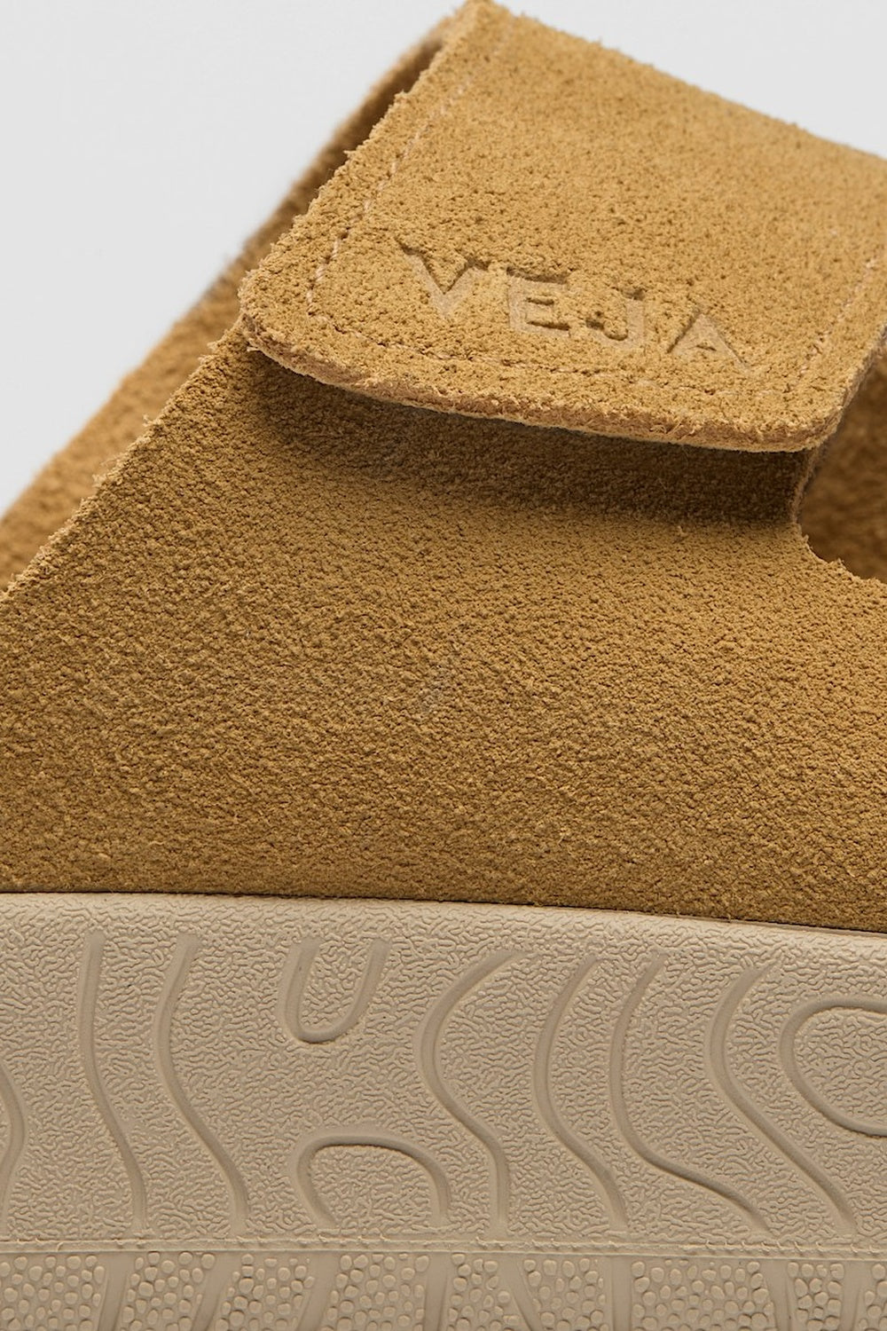 Etna Suede Ocre Almond Woman