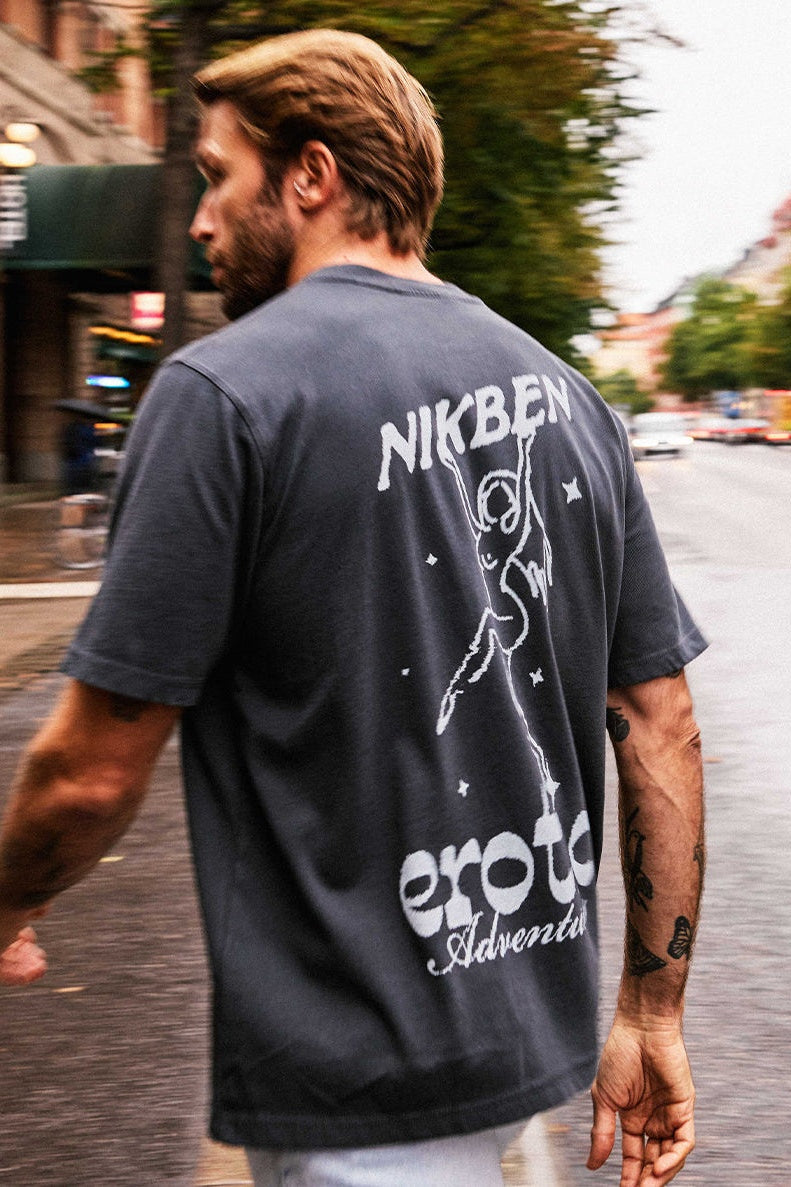Den Svenska Synden Tee Black