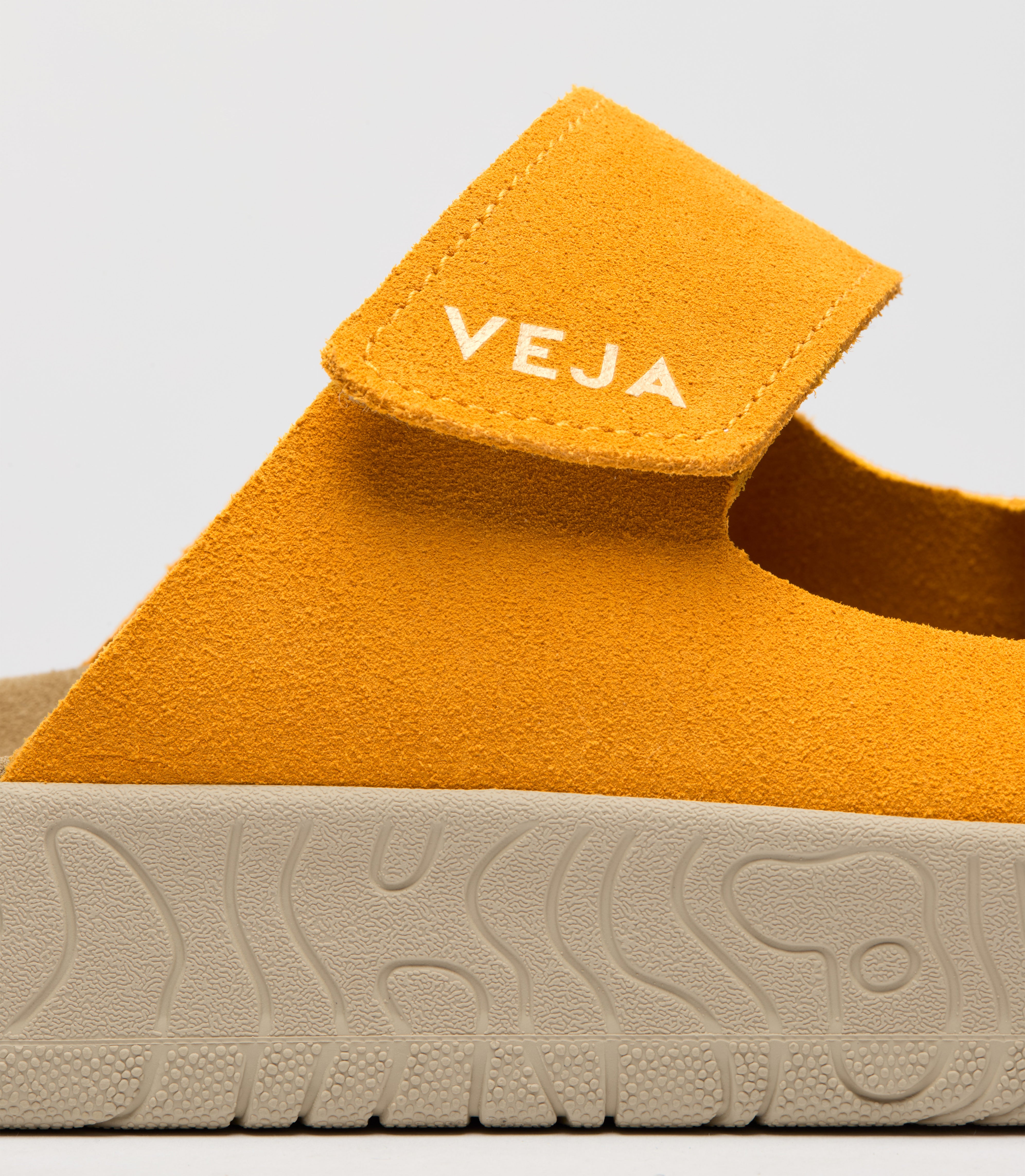 Etna Suede Safran Almond Woman