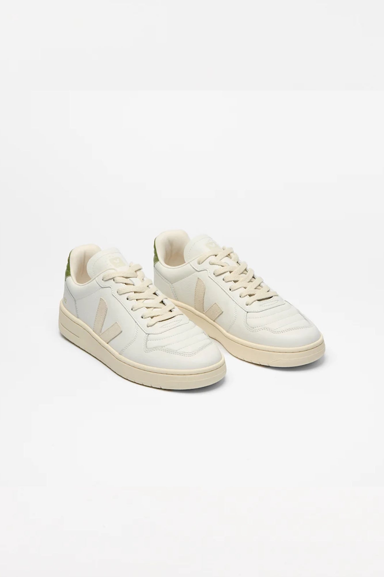 V-82 II Grained White Pierre Kiwi Man